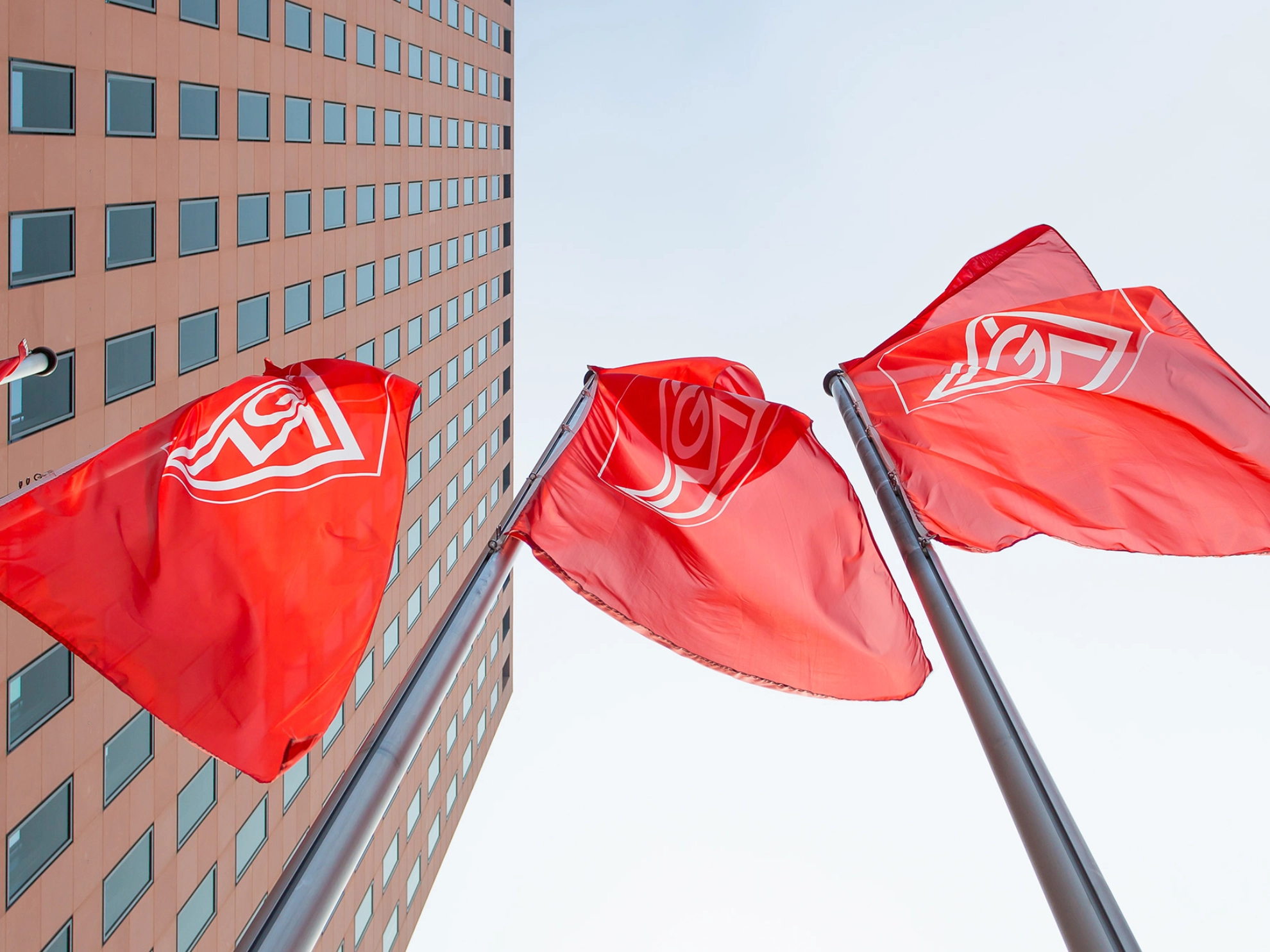 IG Metall, Mainforum, Gebäude, Fahnen